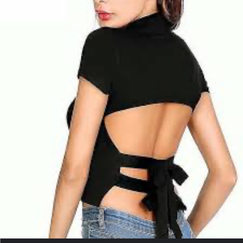 Black cropped open back tee - mock neck stretch